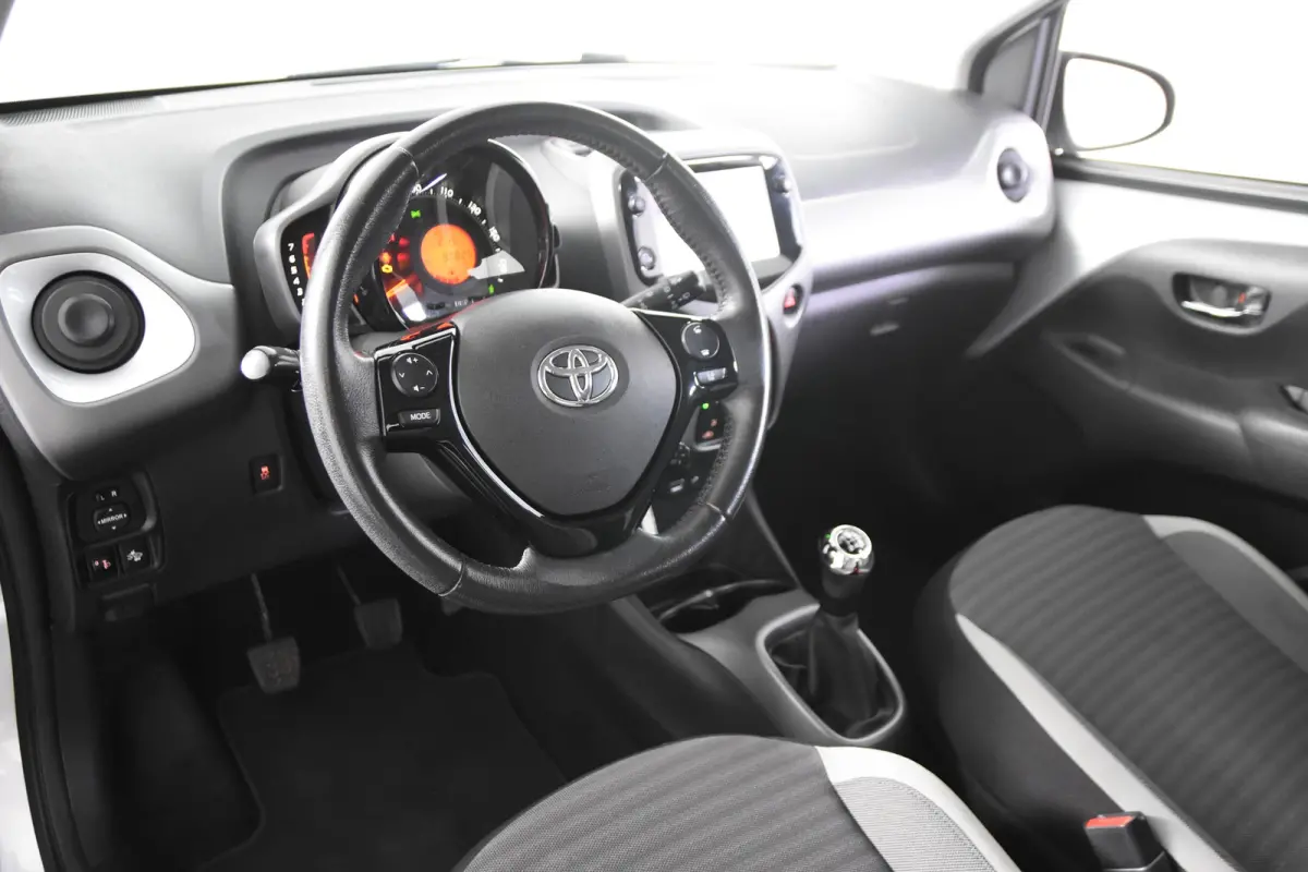1.0 VVT-i x-play *1ste Eigenaar*Airco*Cruise Control*Carplay*