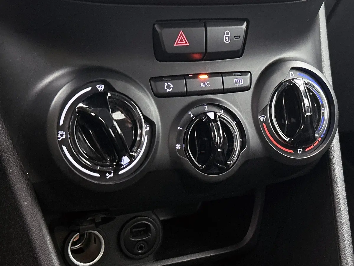SUV Blue Lion 110pk | Lage kilometerstand! | 100% Dealeronderhouden | Navigatie | Airco | Cruise Control | Parkeersensoren | DAB+ radio | Bluetooth | Apple Carplay / Android Auto | Elektrisc