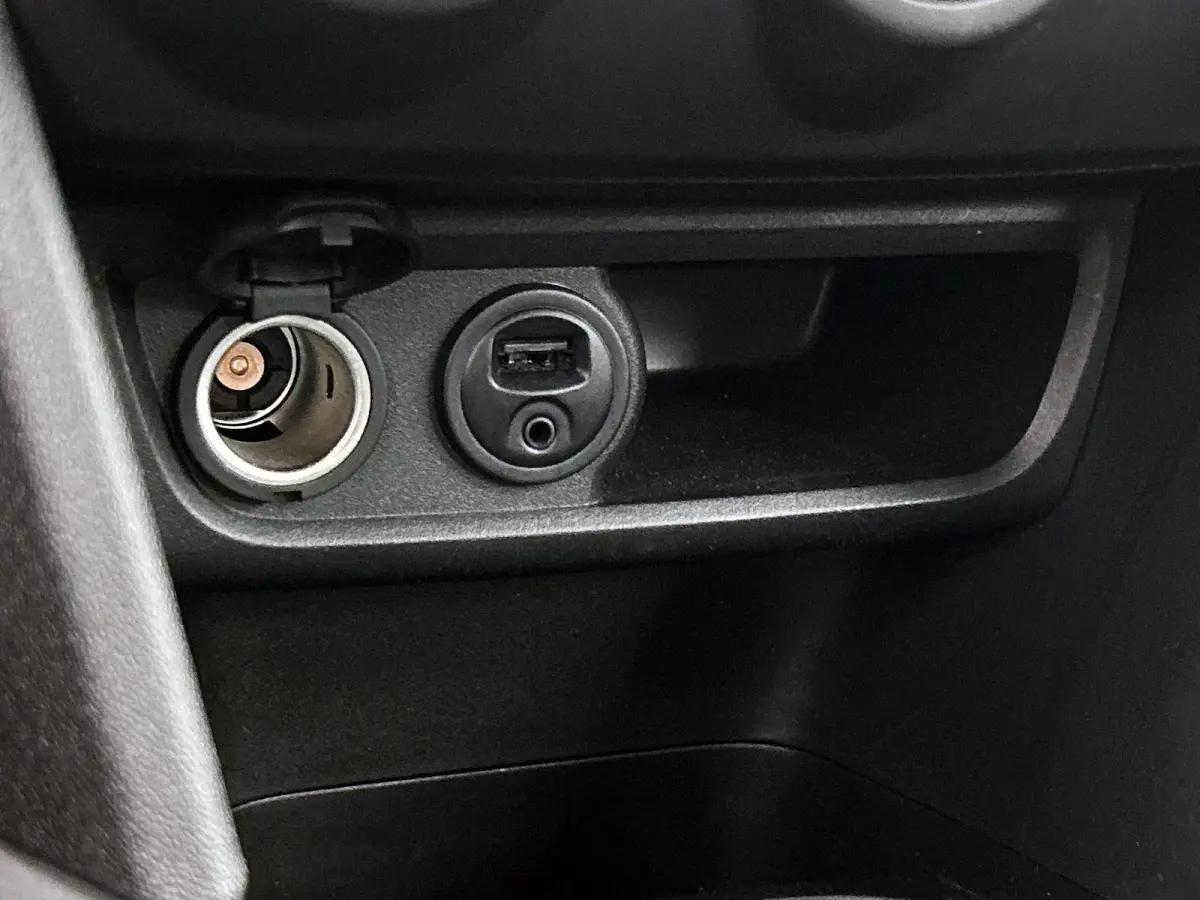 SUV Blue Lion 110pk | Lage kilometerstand! | 100% Dealeronderhouden | Navigatie | Airco | Cruise Control | Parkeersensoren | DAB+ radio | Bluetooth | Apple Carplay / Android Auto | Elektrisc