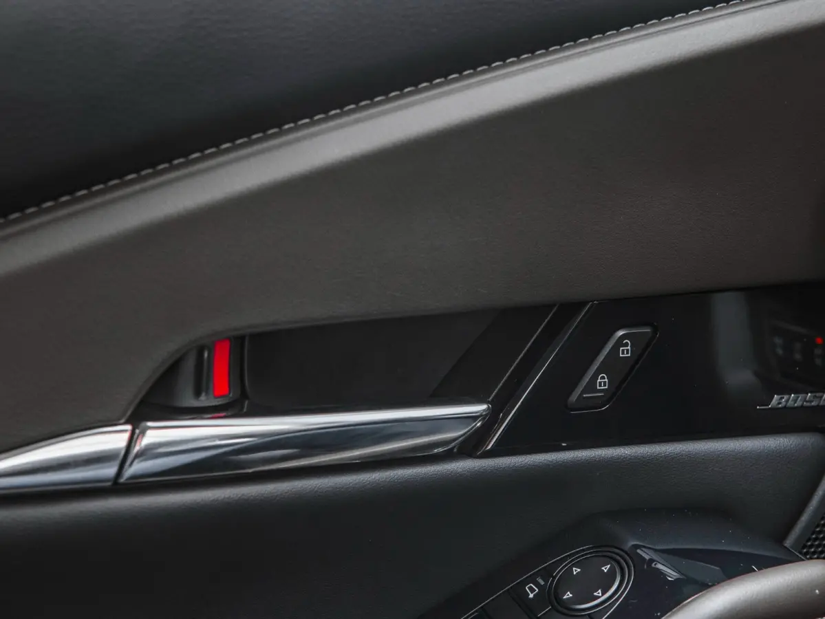 2.0 e-SkyActiv-X M Hybrid Luxury 186 PK | Trekhaak | Ned. auto | dealer onderho