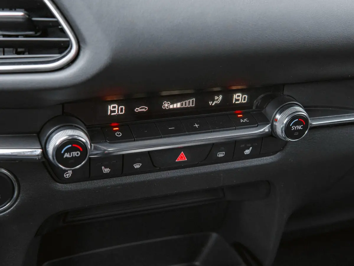 2.0 e-SkyActiv-X M Hybrid Luxury 186 PK | Trekhaak | Ned. auto | dealer onderho