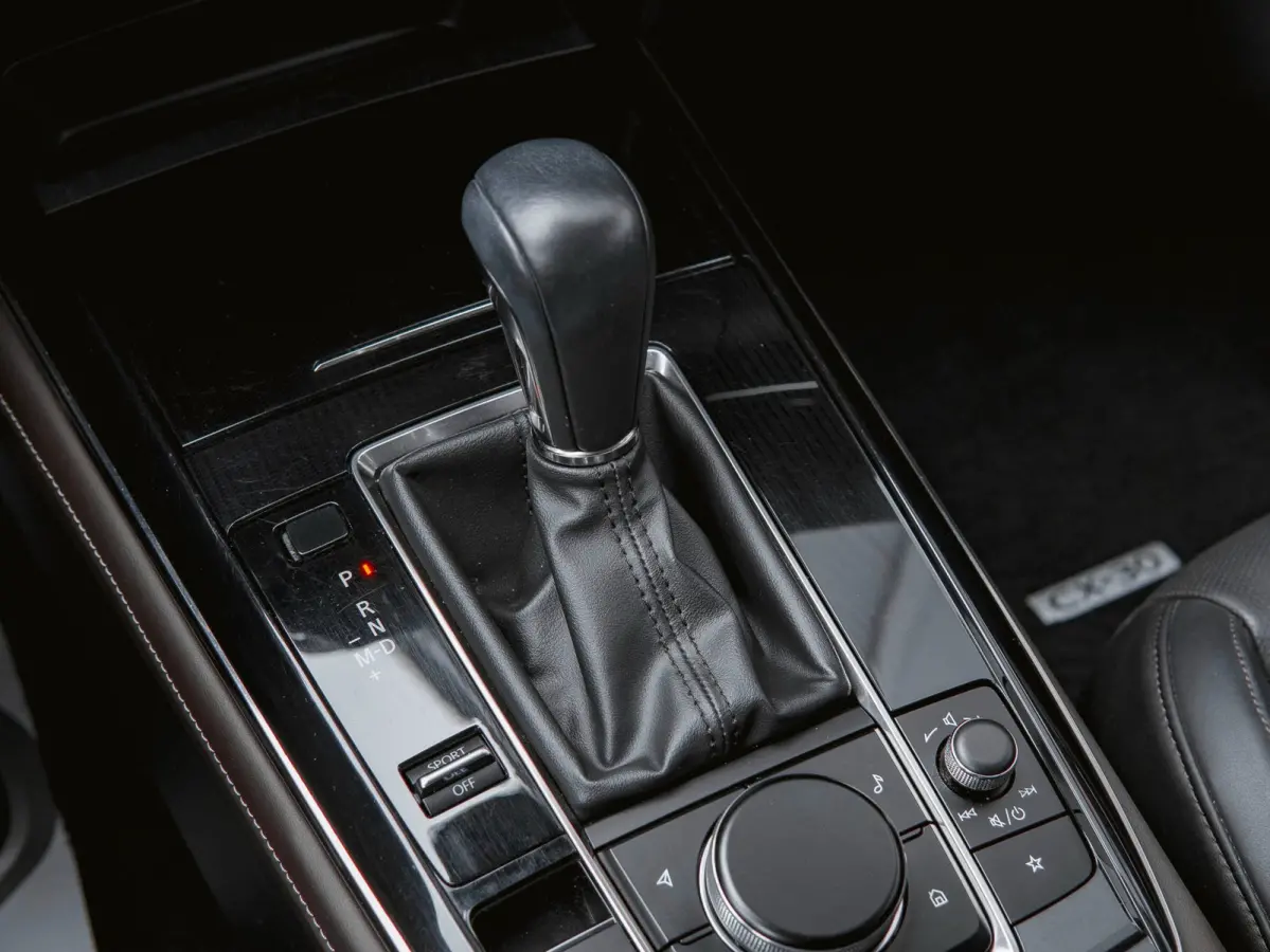 2.0 e-SkyActiv-X M Hybrid Luxury 186 PK | Trekhaak | Ned. auto | dealer onderho