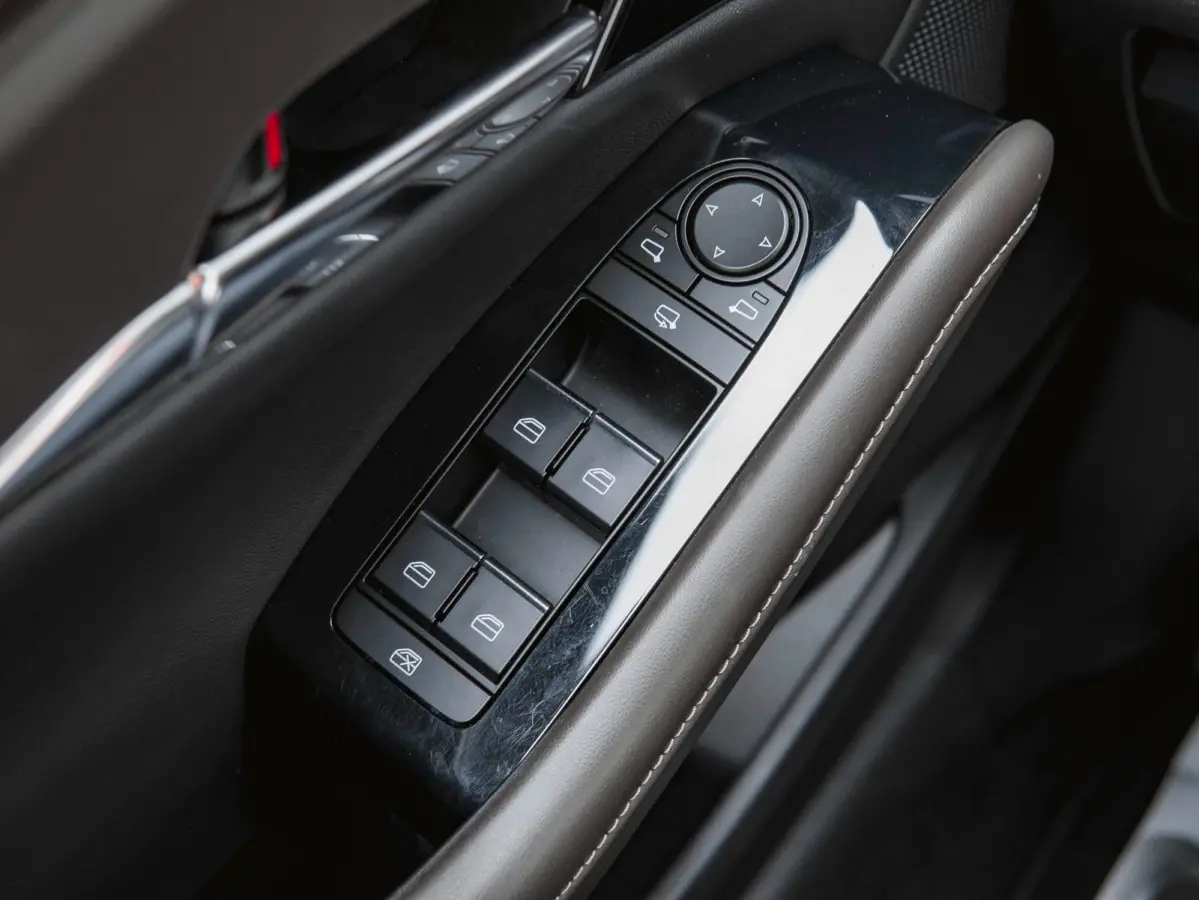 2.0 e-SkyActiv-X M Hybrid Luxury 186 PK | Trekhaak | Ned. auto | dealer onderho