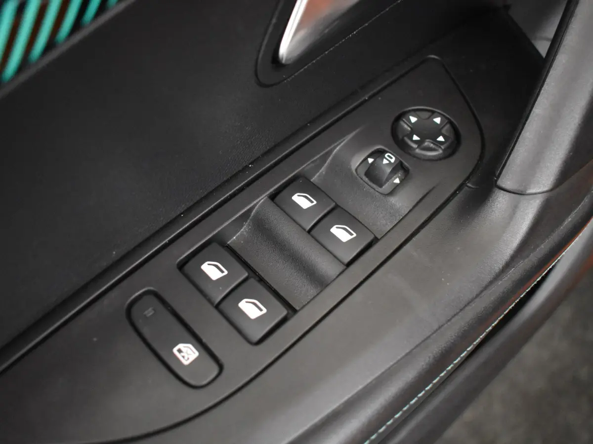 EV Allure Pack 50 kWh 136PK | Achteruitrijcamera | Navigatie | Apple carplay Android auto | Climate control | LED| DAB | 17"LMV
