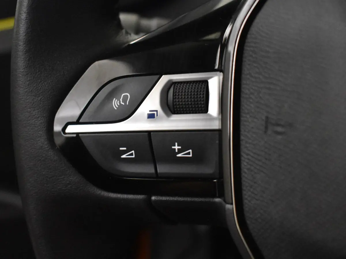 EV Allure Pack 50 kWh 136PK | Achteruitrijcamera | Navigatie | Apple carplay Android auto | Climate control | LED| DAB | 17"LMV