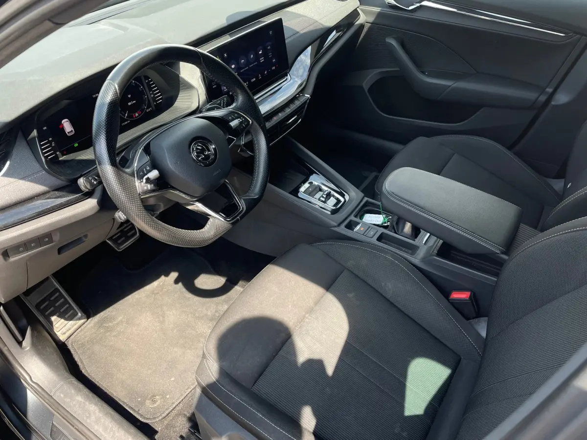 1.5 e-TSI DSG Business+ 1E EIG DEALEROND|TREKHAAK|VIRTUALCOCKPIT|CARPLAY|AMBIENT.LIGHT|STOEL+STUURVRM|