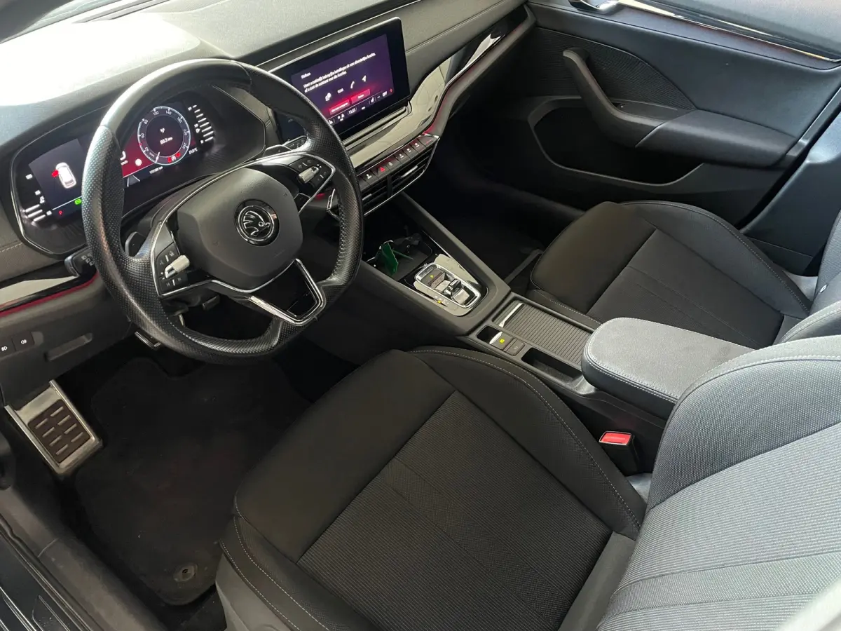 1.5 e-TSI DSG Business+ 1E EIG DEALEROND|TREKHAAK|VIRTUALCOCKPIT|CARPLAY|AMBIENT.LIGHT|STOEL+STUURVRM|