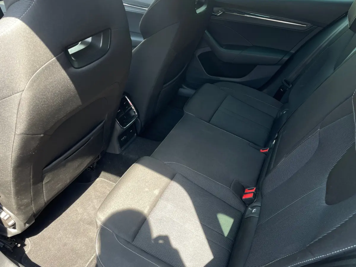 1.5 e-TSI DSG Business+ 1E EIG DEALEROND|TREKHAAK|VIRTUALCOCKPIT|CARPLAY|AMBIENT.LIGHT|STOEL+STUURVRM|