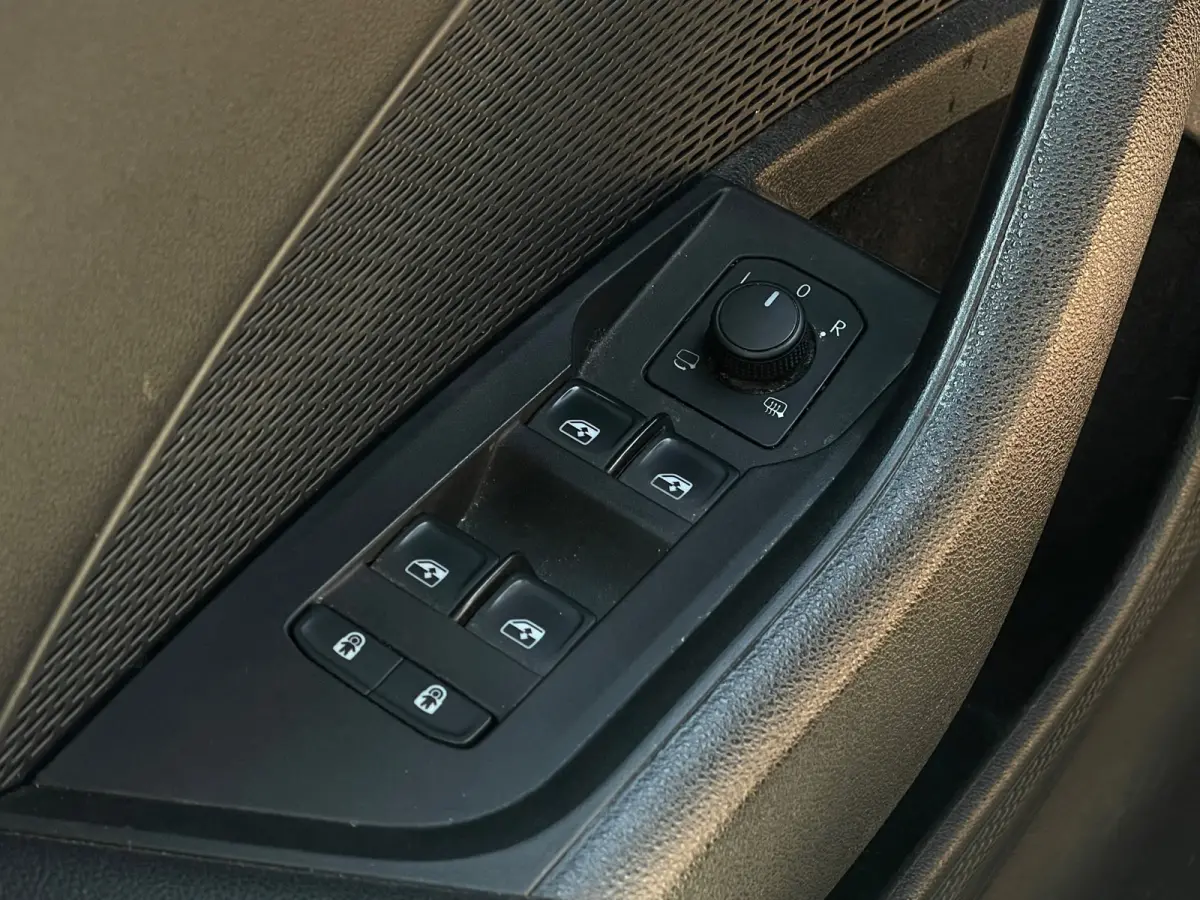 1.5 e-TSI DSG Business+ 1E EIG DEALEROND|TREKHAAK|VIRTUALCOCKPIT|CARPLAY|AMBIENT.LIGHT|STOEL+STUURVRM|