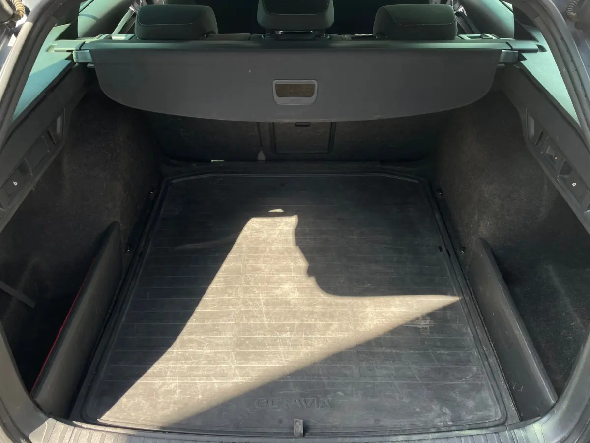 1.5 e-TSI DSG Business+ 1E EIG DEALEROND|TREKHAAK|VIRTUALCOCKPIT|CARPLAY|AMBIENT.LIGHT|STOEL+STUURVRM|
