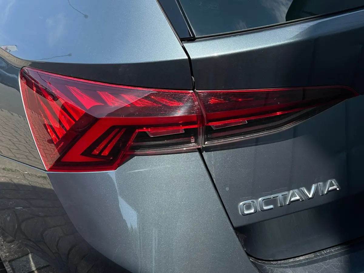 1.5 e-TSI DSG Business+ 1E EIG DEALEROND|TREKHAAK|VIRTUALCOCKPIT|CARPLAY|AMBIENT.LIGHT|STOEL+STUURVRM|
