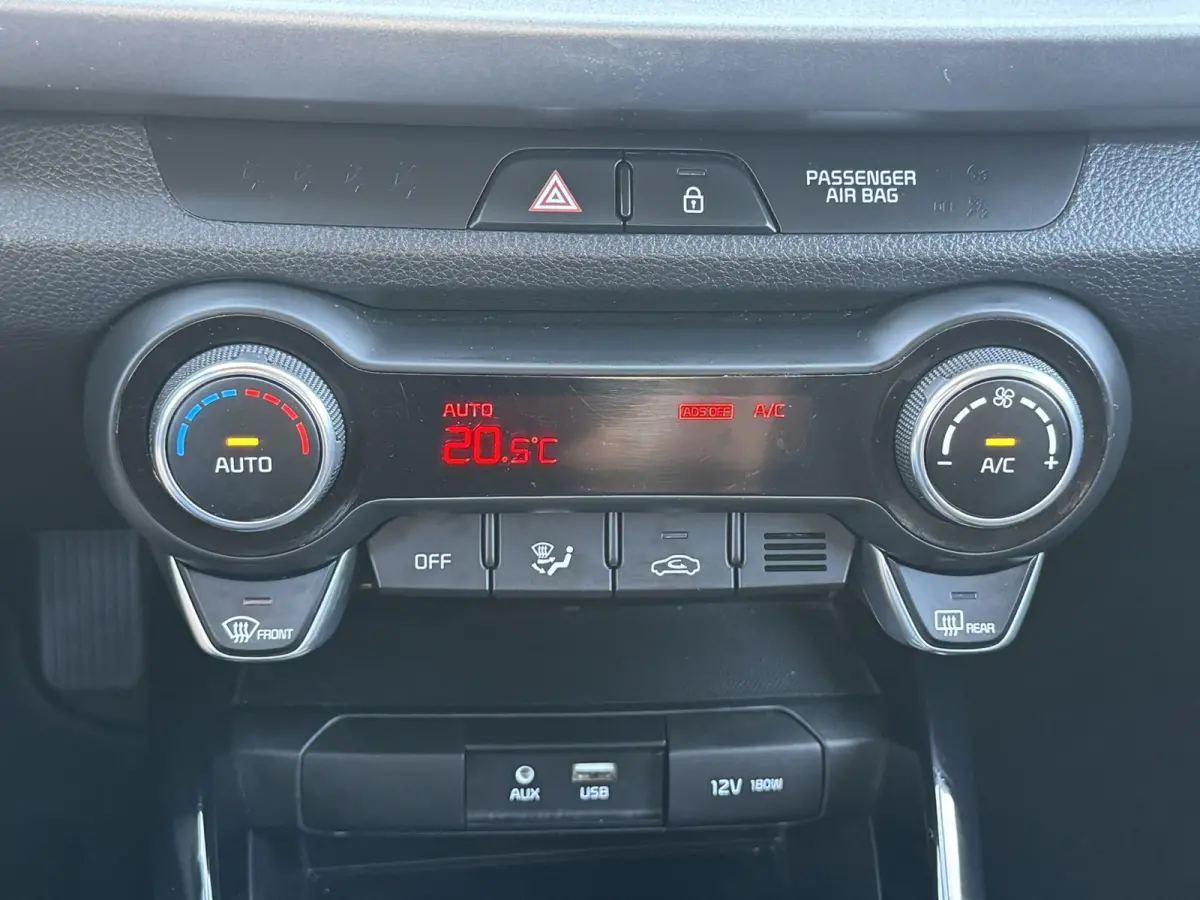 1.0 TGDI DynamicLine Camera Carplay Cruise Navigatie Clima Pdc All season banden