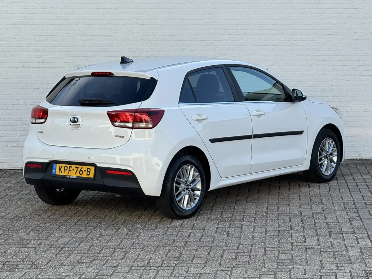 1.0 TGDI DynamicLine Camera Carplay Cruise Navigatie Clima Pdc All season banden