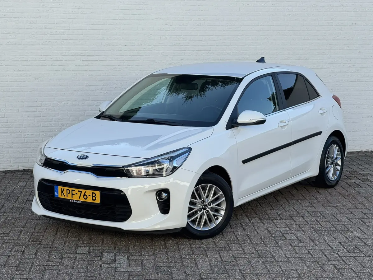 1.0 TGDI DynamicLine Camera Carplay Cruise Navigatie Clima Pdc All season banden