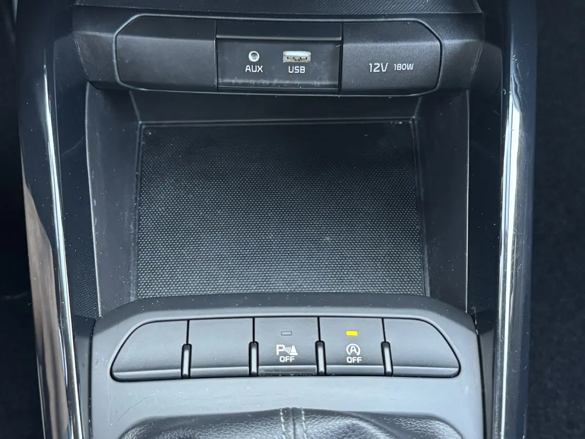 1.0 TGDI DynamicLine Camera Carplay Cruise Navigatie Clima Pdc All season banden