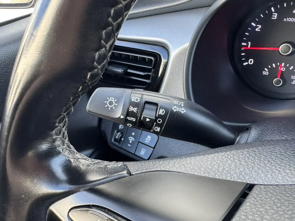 1.0 TGDI DynamicLine Camera Carplay Cruise Navigatie Clima Pdc All season banden