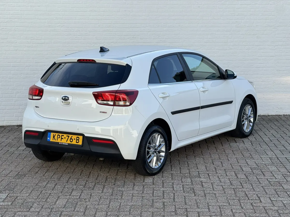 1.0 TGDI DynamicLine Camera Carplay Cruise Navigatie Clima Pdc All season banden