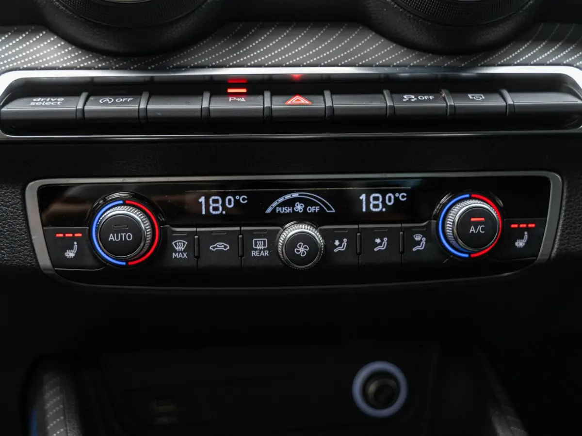 1.4 TFSI CoD Launch Edition Panodak Leder