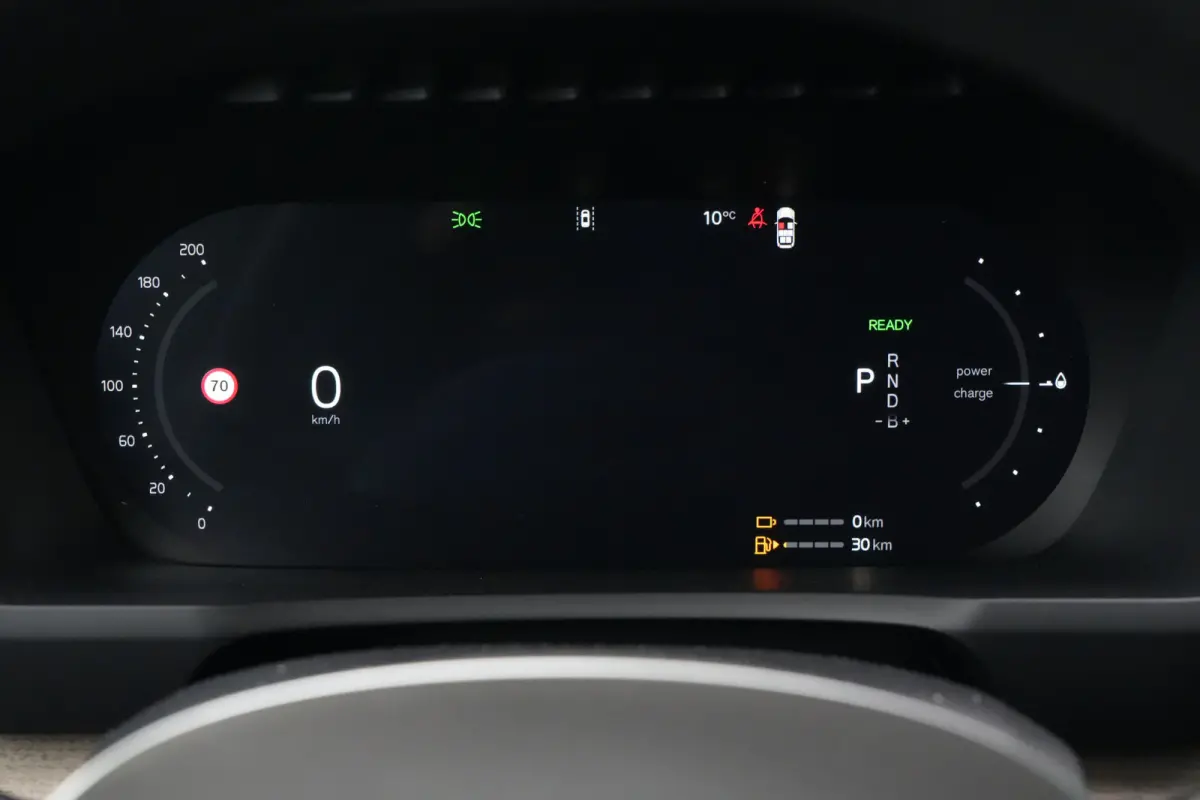 2.0 T8 FACELIFT Plug-in hybrid AWD Ultra Dark | 455 PK | Panoramadak | Bowers & Wilkins | Luchtvering | Volvo XC90 2.0 T8 FACELIFT Plug-in hybrid AWD Ultra Dark met 2.0 liter 4-cilinder benz