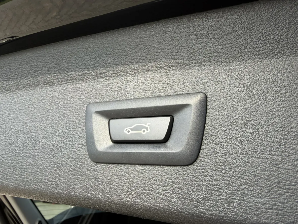 xDrive25e Sport Line Trekhaak Carplay Harman-Kardon Stuurwielverwarming Stoelverwarming 18 Inch LMV Achteruitrijcamera Dealeronderhouden
