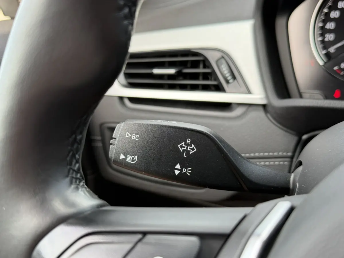 xDrive25e Sport Line Trekhaak Carplay Harman-Kardon Stuurwielverwarming Stoelverwarming 18 Inch LMV Achteruitrijcamera Dealeronderhouden