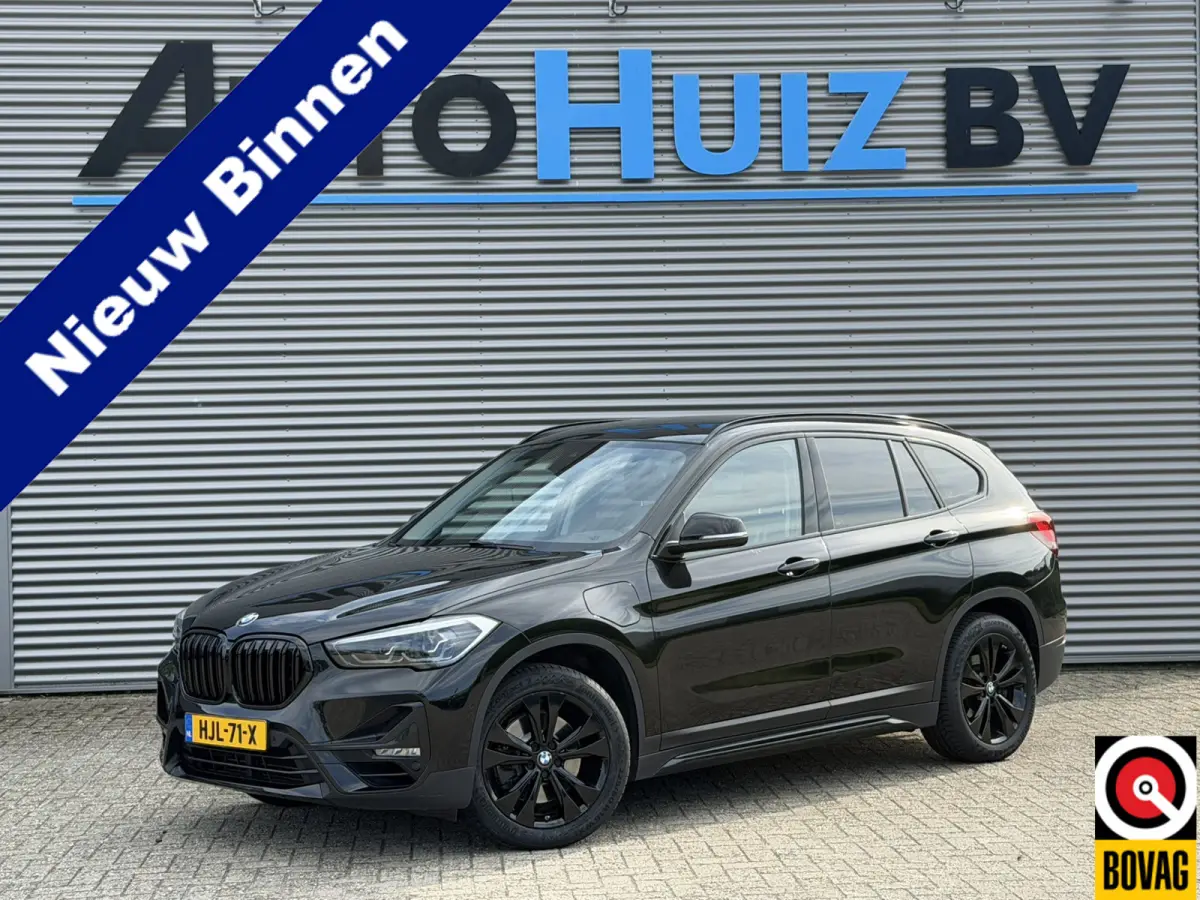 xDrive25e Sport Line Trekhaak Carplay Harman-Kardon Stuurwielverwarming Stoelverwarming 18 Inch LMV Achteruitrijcamera Dealeronderhouden