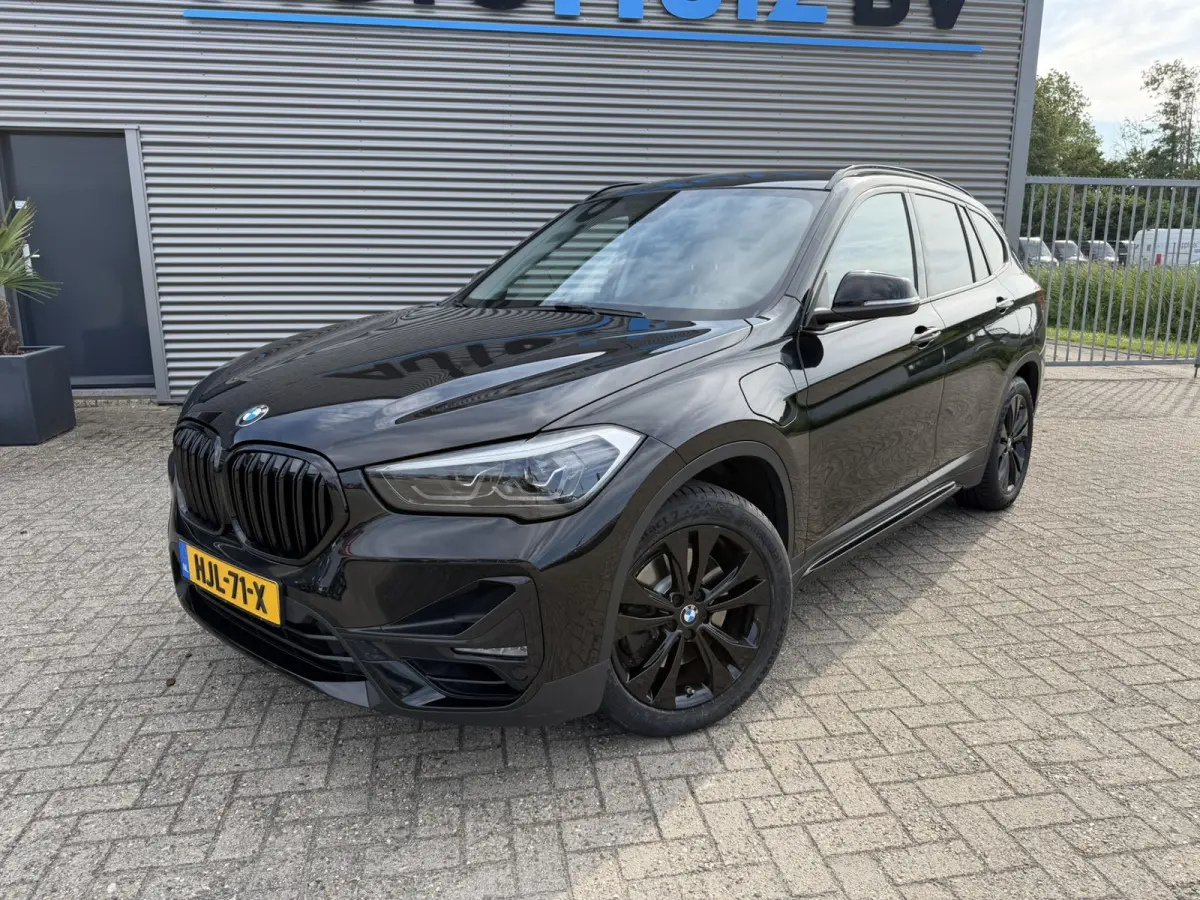xDrive25e Sport Line Trekhaak Carplay Harman-Kardon Stuurwielverwarming Stoelverwarming 18 Inch LMV Achteruitrijcamera Dealeronderhouden