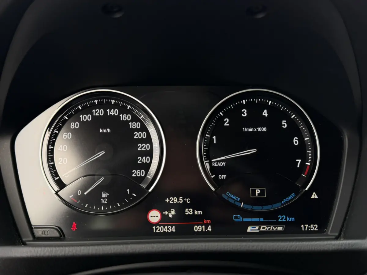 xDrive25e Sport Line Trekhaak Carplay Harman-Kardon Stuurwielverwarming Stoelverwarming 18 Inch LMV Achteruitrijcamera Dealeronderhouden