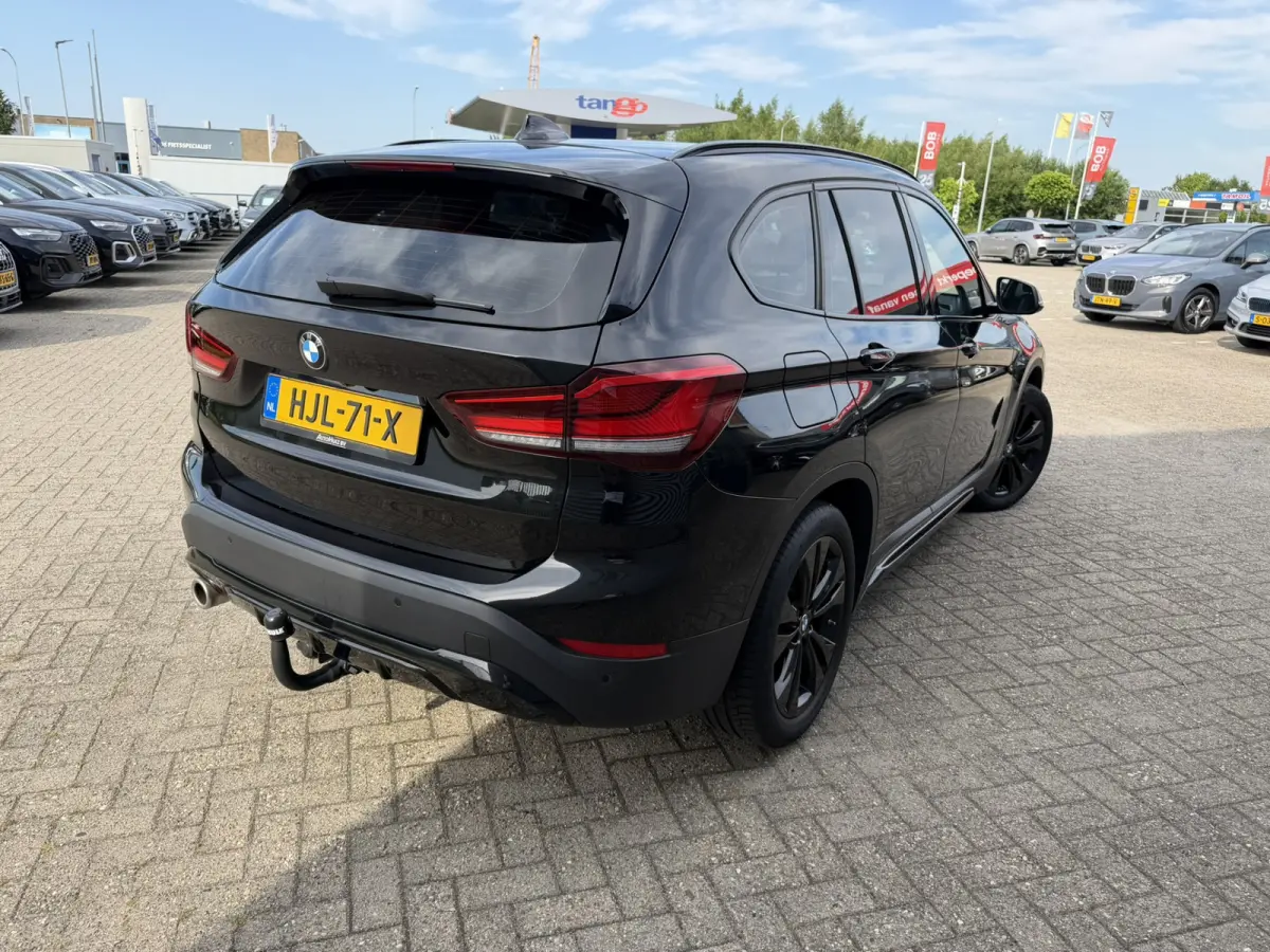 xDrive25e Sport Line Trekhaak Carplay Harman-Kardon Stuurwielverwarming Stoelverwarming 18 Inch LMV Achteruitrijcamera Dealeronderhouden
