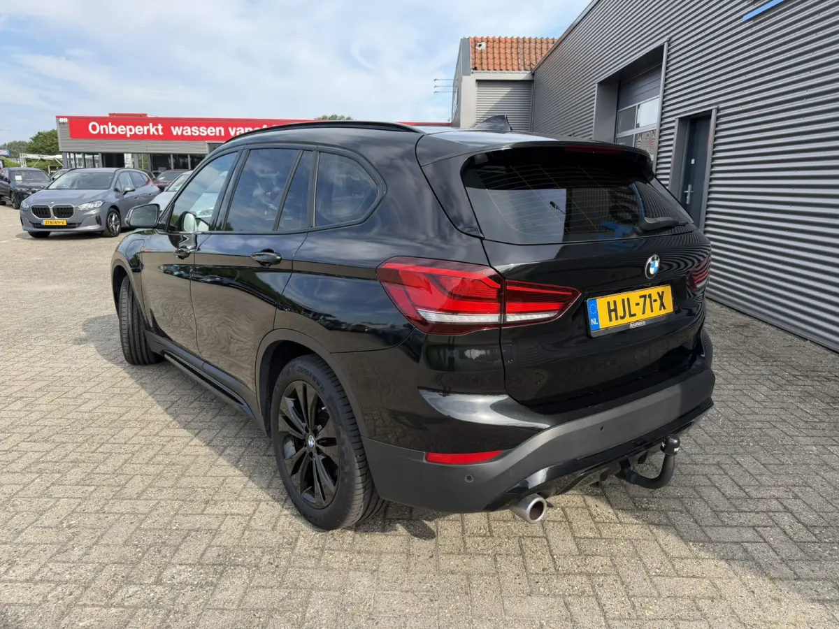xDrive25e Sport Line Trekhaak Carplay Harman-Kardon Stuurwielverwarming Stoelverwarming 18 Inch LMV Achteruitrijcamera Dealeronderhouden