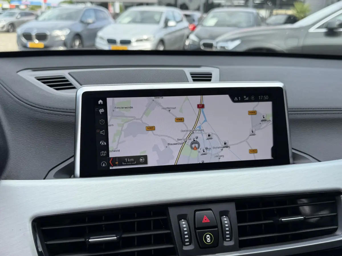 xDrive25e Sport Line Trekhaak Carplay Harman-Kardon Stuurwielverwarming Stoelverwarming 18 Inch LMV Achteruitrijcamera Dealeronderhouden