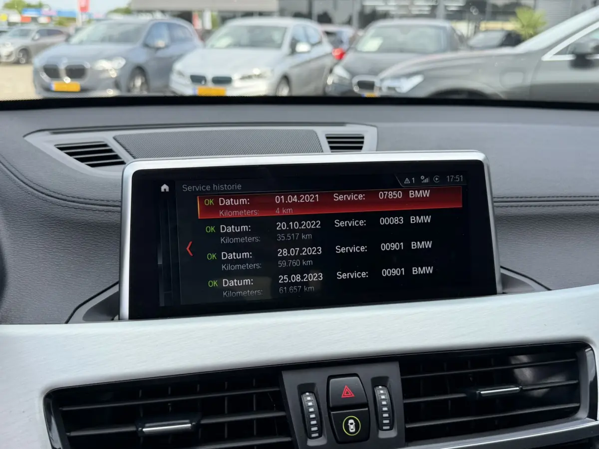 xDrive25e Sport Line Trekhaak Carplay Harman-Kardon Stuurwielverwarming Stoelverwarming 18 Inch LMV Achteruitrijcamera Dealeronderhouden