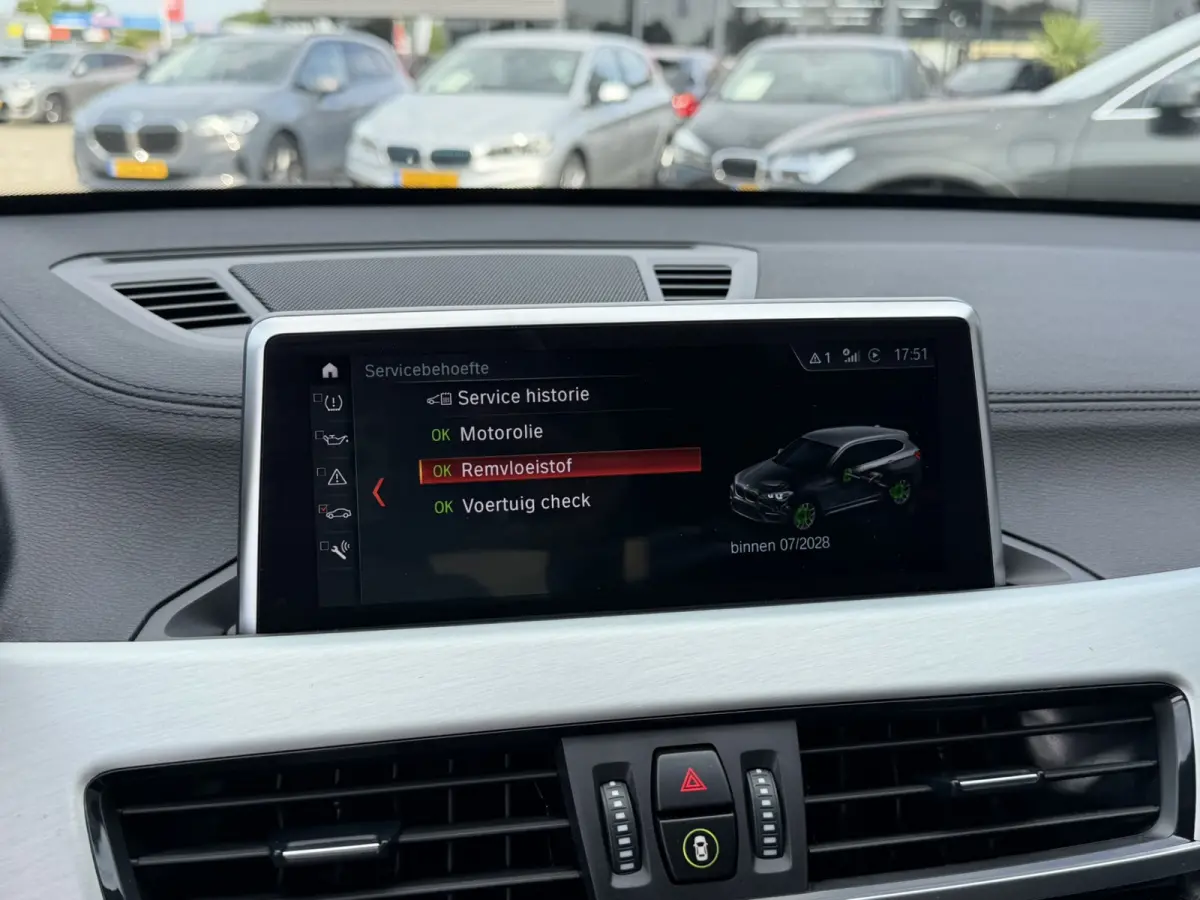 xDrive25e Sport Line Trekhaak Carplay Harman-Kardon Stuurwielverwarming Stoelverwarming 18 Inch LMV Achteruitrijcamera Dealeronderhouden