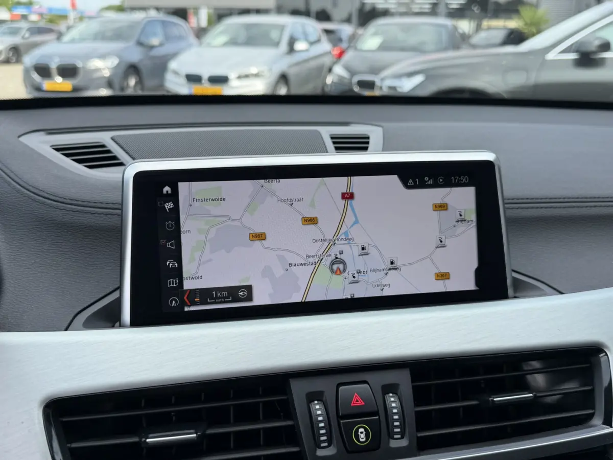 xDrive25e Sport Line Trekhaak Carplay Harman-Kardon Stuurwielverwarming Stoelverwarming 18 Inch LMV Achteruitrijcamera Dealeronderhouden
