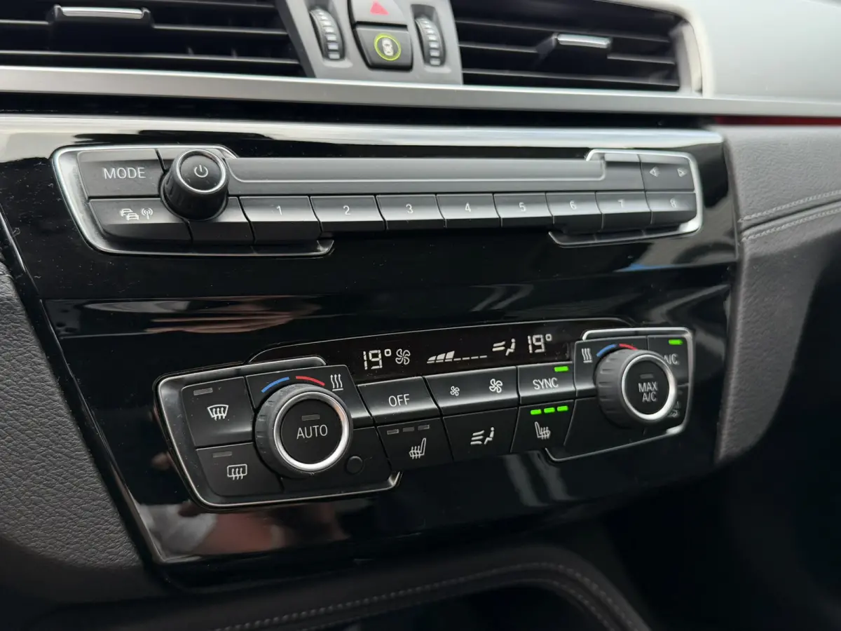 xDrive25e Sport Line Trekhaak Carplay Harman-Kardon Stuurwielverwarming Stoelverwarming 18 Inch LMV Achteruitrijcamera Dealeronderhouden