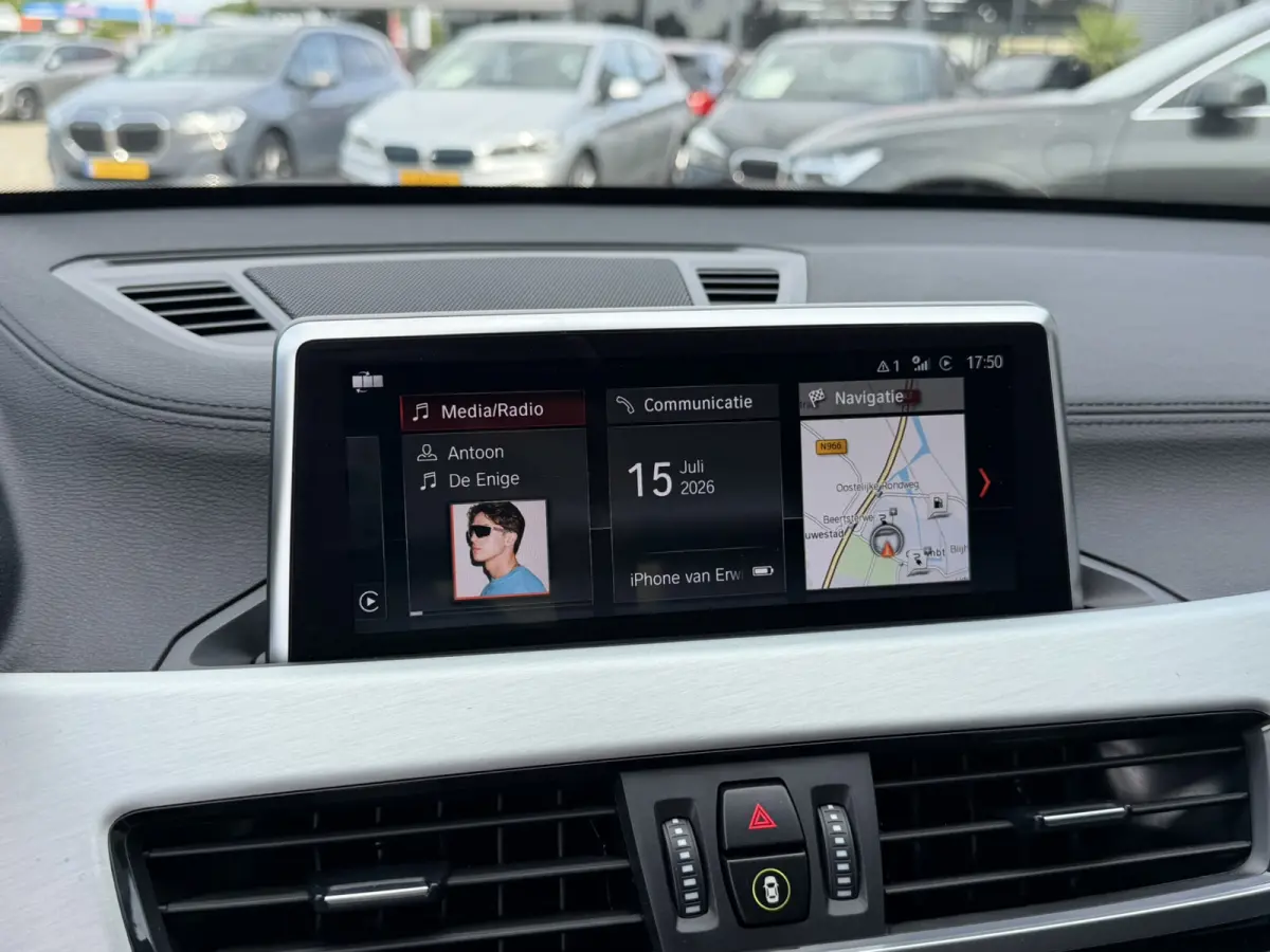 xDrive25e Sport Line Trekhaak Carplay Harman-Kardon Stuurwielverwarming Stoelverwarming 18 Inch LMV Achteruitrijcamera Dealeronderhouden