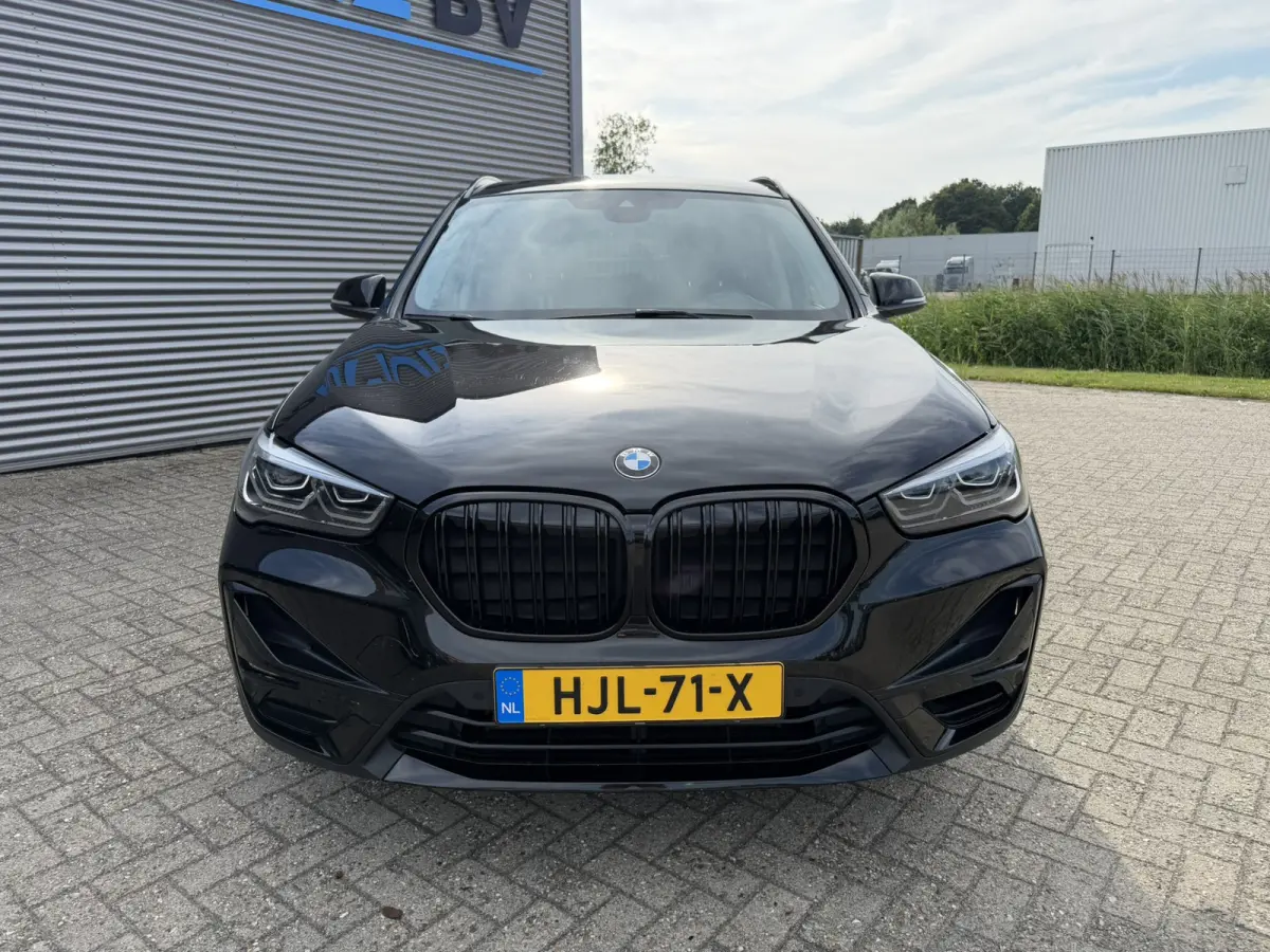 xDrive25e Sport Line Trekhaak Carplay Harman-Kardon Stuurwielverwarming Stoelverwarming 18 Inch LMV Achteruitrijcamera Dealeronderhouden