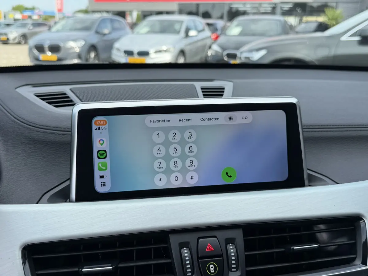 xDrive25e Sport Line Trekhaak Carplay Harman-Kardon Stuurwielverwarming Stoelverwarming 18 Inch LMV Achteruitrijcamera Dealeronderhouden