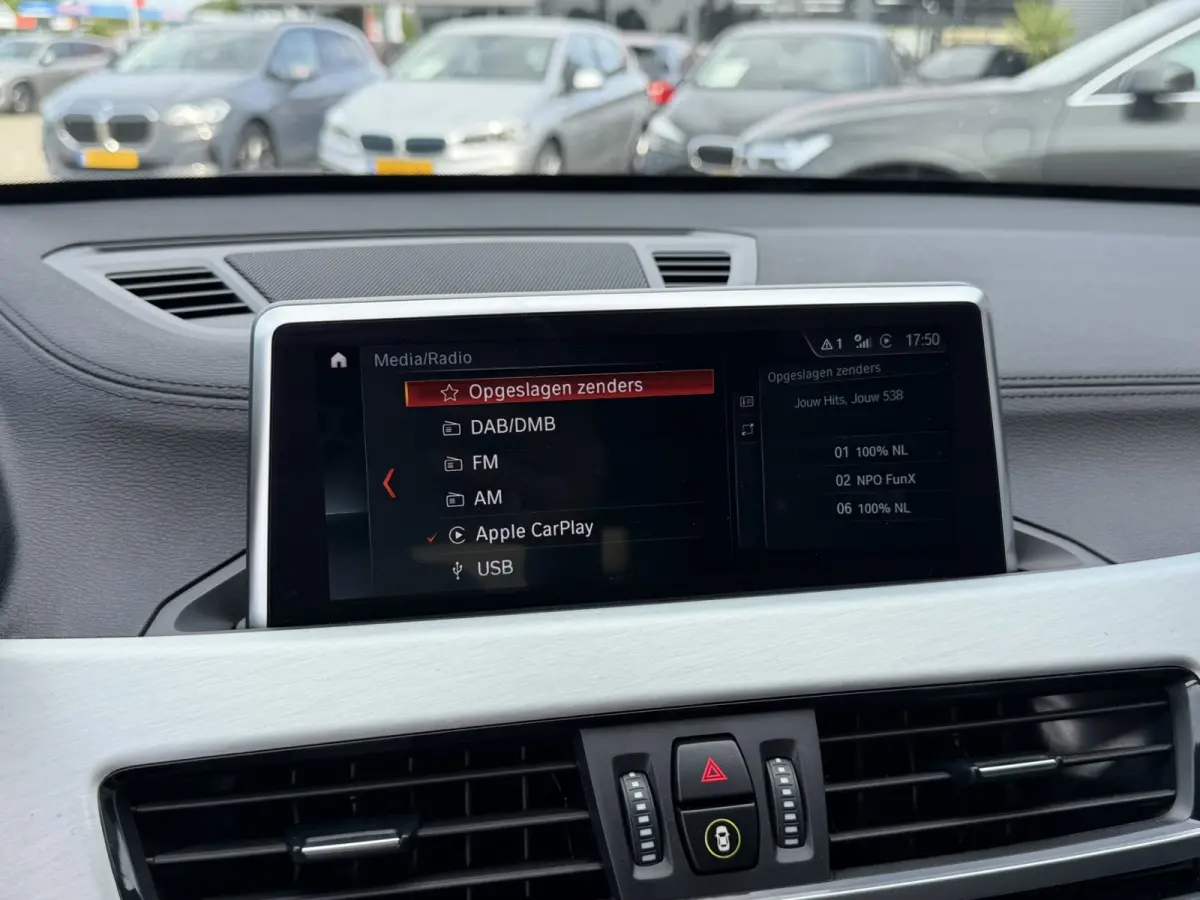 xDrive25e Sport Line Trekhaak Carplay Harman-Kardon Stuurwielverwarming Stoelverwarming 18 Inch LMV Achteruitrijcamera Dealeronderhouden