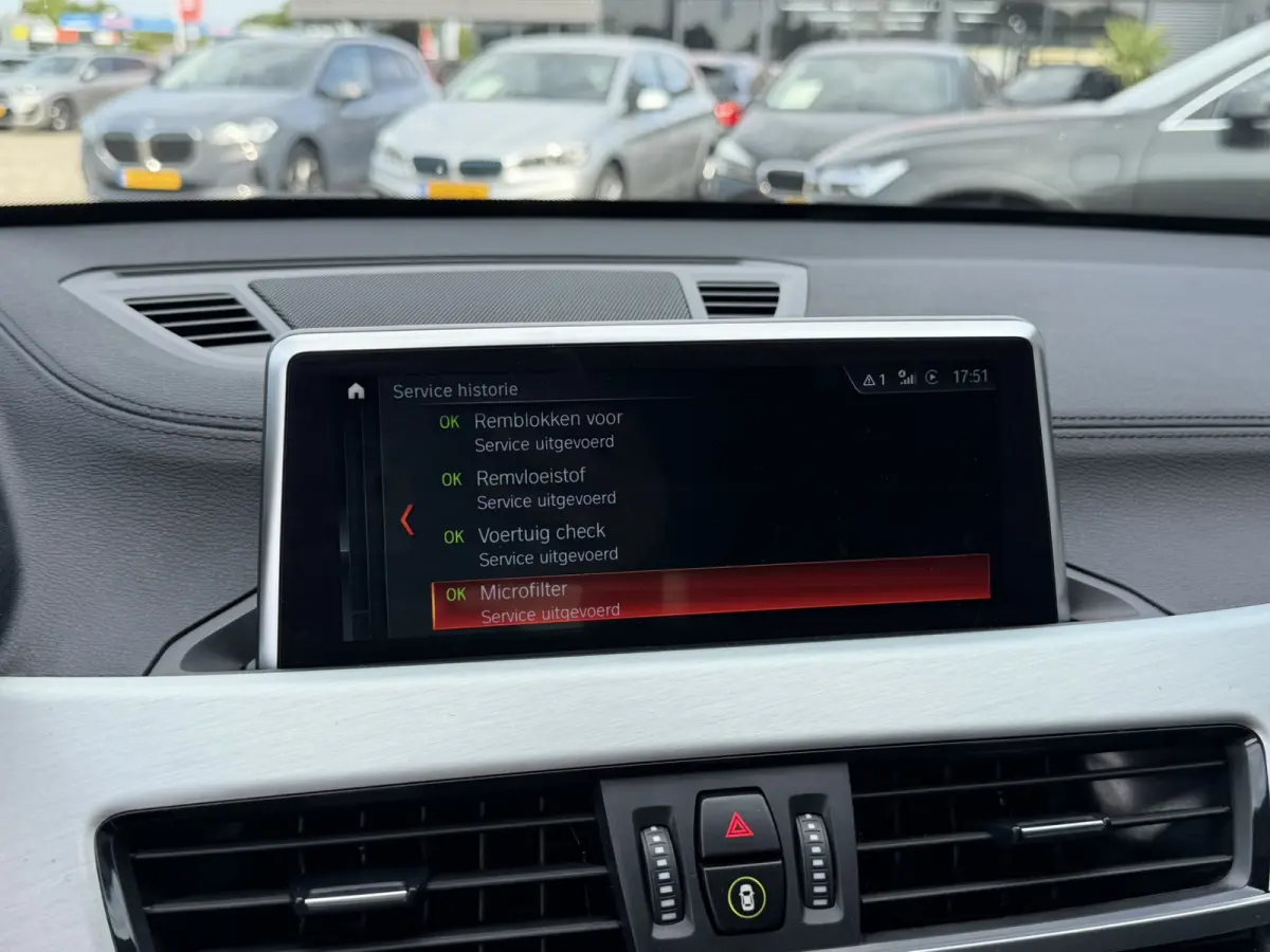 xDrive25e Sport Line Trekhaak Carplay Harman-Kardon Stuurwielverwarming Stoelverwarming 18 Inch LMV Achteruitrijcamera Dealeronderhouden