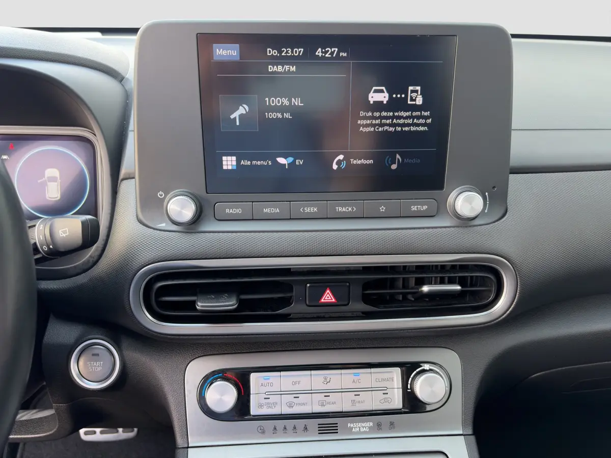 EV Comfort 39 kWh 136pk | SoH 97,9% | Camera | Carplay | Climate controle | Bestuurdersstoel in hoogte verstelbaar | Stoelverwarming | Stuurverwarming | Parkeersensoren | 17'' velgen