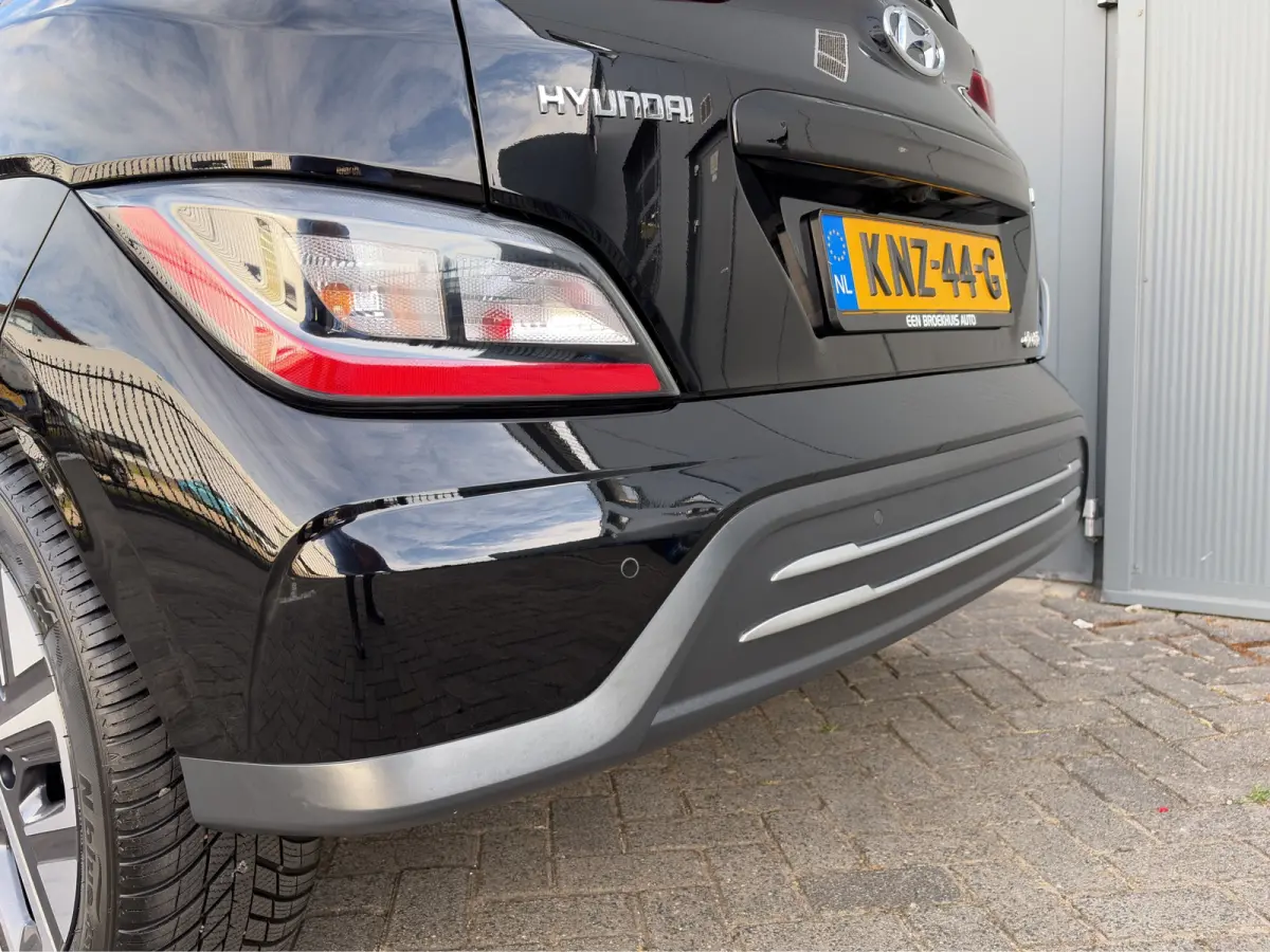 EV Comfort 39 kWh 136pk | SoH 97,9% | Camera | Carplay | Climate controle | Bestuurdersstoel in hoogte verstelbaar | Stoelverwarming | Stuurverwarming | Parkeersensoren | 17'' velgen