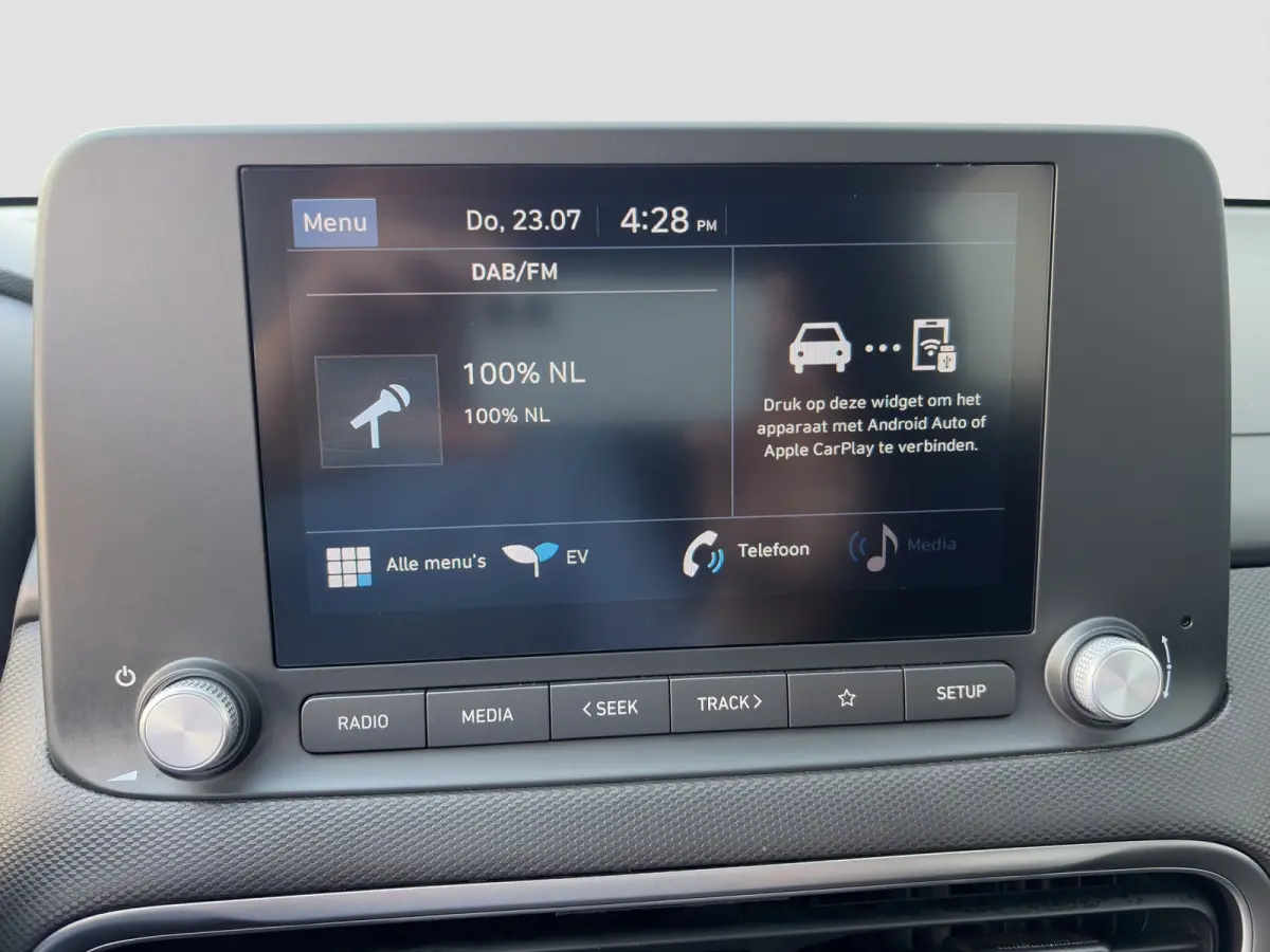 EV Comfort 39 kWh 136pk | SoH 97,9% | Camera | Carplay | Climate controle | Bestuurdersstoel in hoogte verstelbaar | Stoelverwarming | Stuurverwarming | Parkeersensoren | 17'' velgen