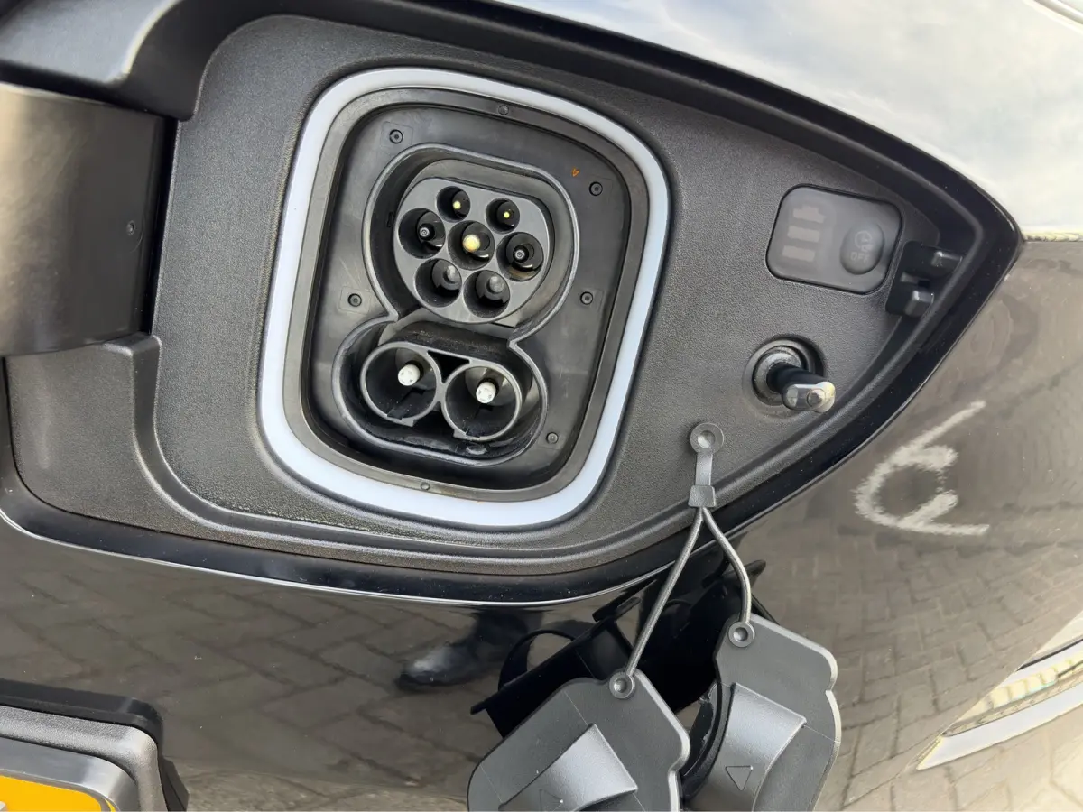 EV Comfort 39 kWh 136pk | SoH 97,9% | Camera | Carplay | Climate controle | Bestuurdersstoel in hoogte verstelbaar | Stoelverwarming | Stuurverwarming | Parkeersensoren | 17'' velgen