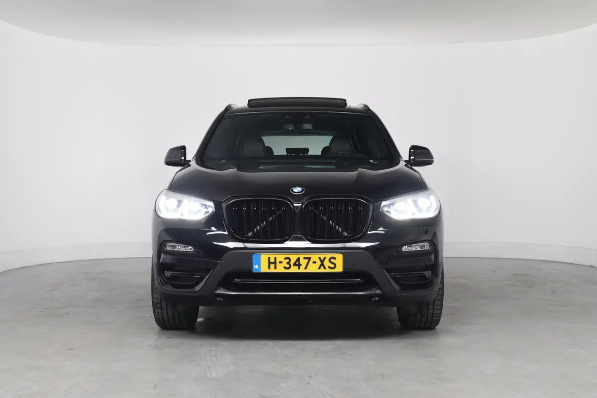 sDrive20i Launch Edition High Executive | Dealer Onderhouden! | Open Dak | Leder | Stuur/Stoelverwamring | LED | Camera | HUD | Clima | Navi | Cruis Control | 20 Inch LMV