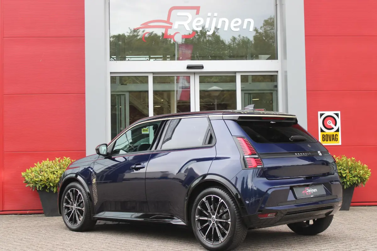 COMFORT RANGE ICONIC CINQ 150PK 52 kWh | PACK WINTER: ELEKTRISCH VERWARMBARE VOORSTOELEN/ELEKTRISCH VERWARMBAAR STUURWIEL/BESTUURDERSSTOEL MET ELEKTRISCH VERSTELBARE LENDESTEUN/IN HOOGTE VER