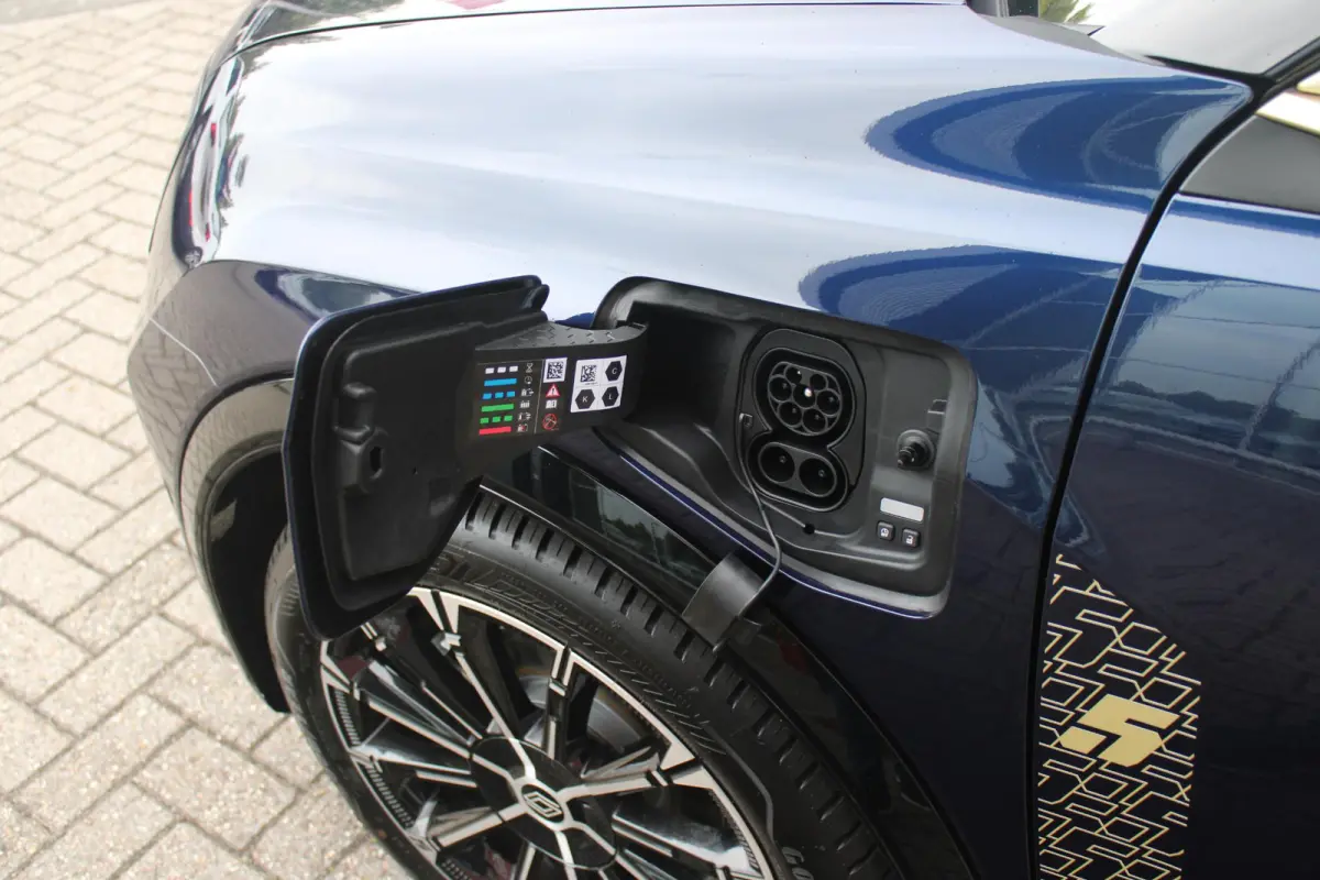 COMFORT RANGE ICONIC CINQ 150PK 52 kWh | PACK WINTER: ELEKTRISCH VERWARMBARE VOORSTOELEN/ELEKTRISCH VERWARMBAAR STUURWIEL/BESTUURDERSSTOEL MET ELEKTRISCH VERSTELBARE LENDESTEUN/IN HOOGTE VER