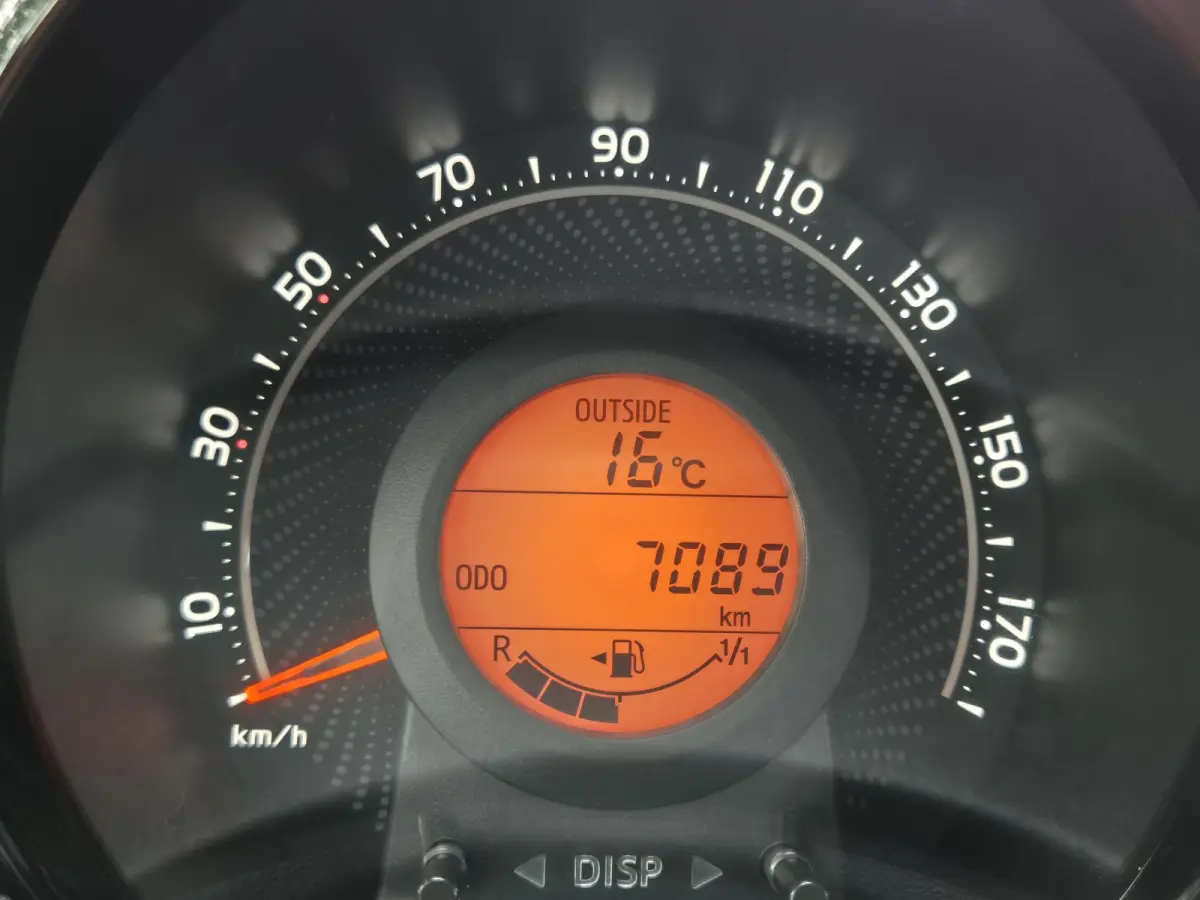 1.0 VVT-i x-joy | Navigatie via Apple Carplay | Climate Control | Parkeercamera | Licht metalen velgen