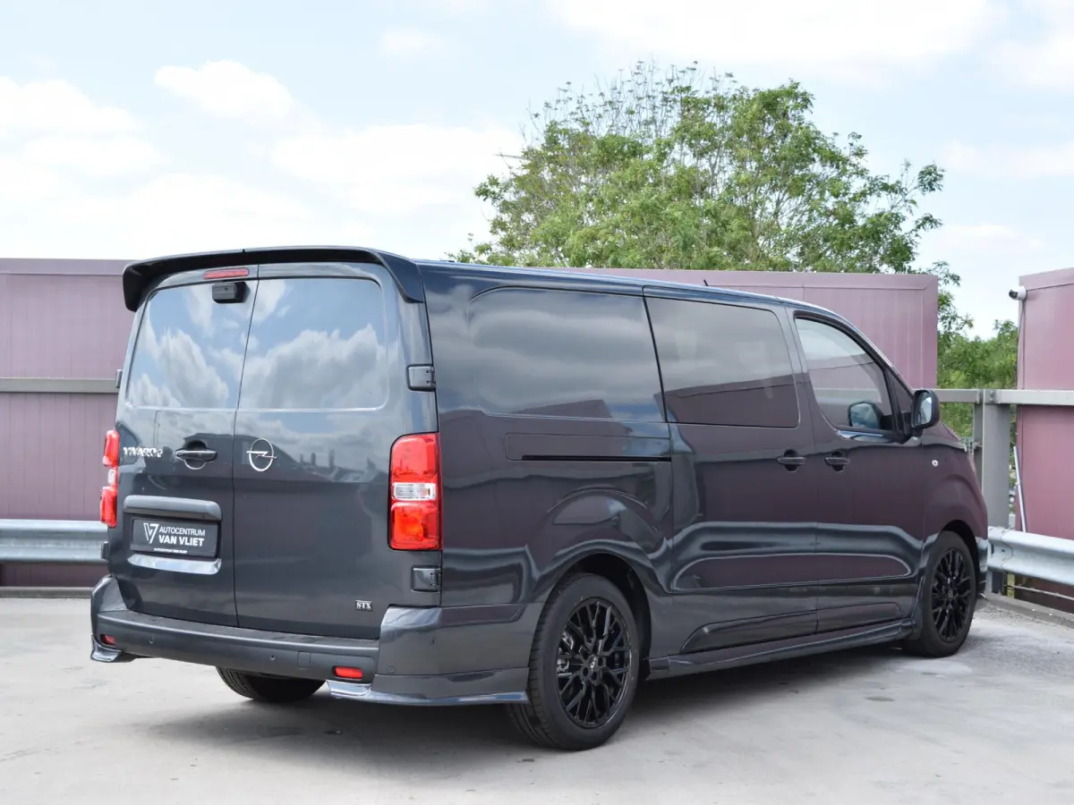 Vivaro-e 75kWh | STX Sport | Mooiste  bus van NL (!) | Lederen bekleding | Spoilerpakket | 18 inch Lichtmetalen velgen | Dynamic Comfort NAV Pakket | Winterpakket | 2x schuifdeur | Betimmeri