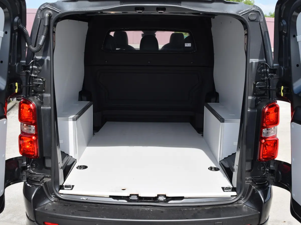 Vivaro-e 75kWh | STX Sport | Mooiste  bus van NL (!) | Lederen bekleding | Spoilerpakket | 18 inch Lichtmetalen velgen | Dynamic Comfort NAV Pakket | Winterpakket | 2x schuifdeur | Betimmeri